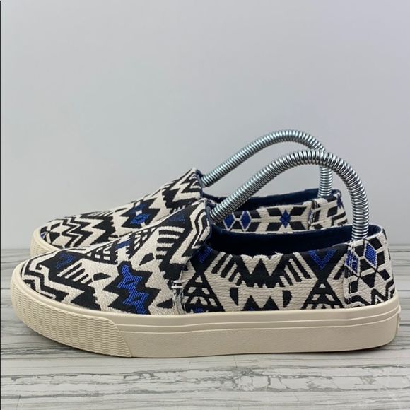 Toms Shoes - TOMS